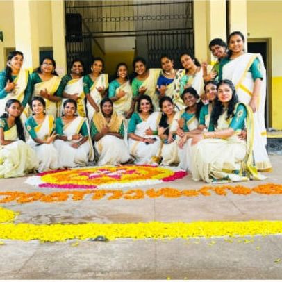 /assets/gallery/uploads/onam-celebration/thumbs/sree-narayanaguru-college-mezhuveli-onam-celebration-4.jpg