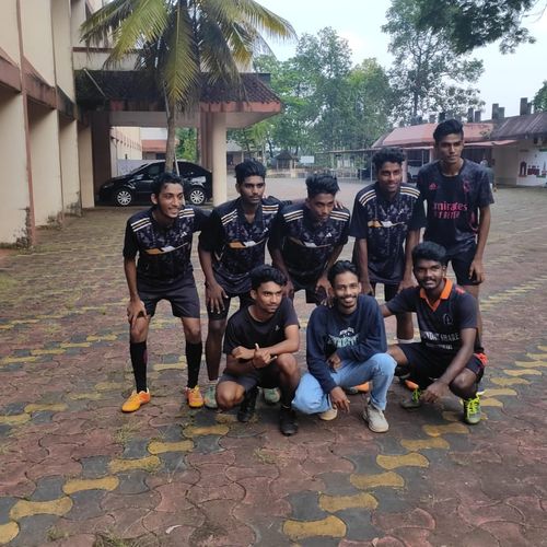 /assets/gallery/uploads/sports/thumbs/sree-narayanaguru-college-mezhuveli-sports-team.jpg